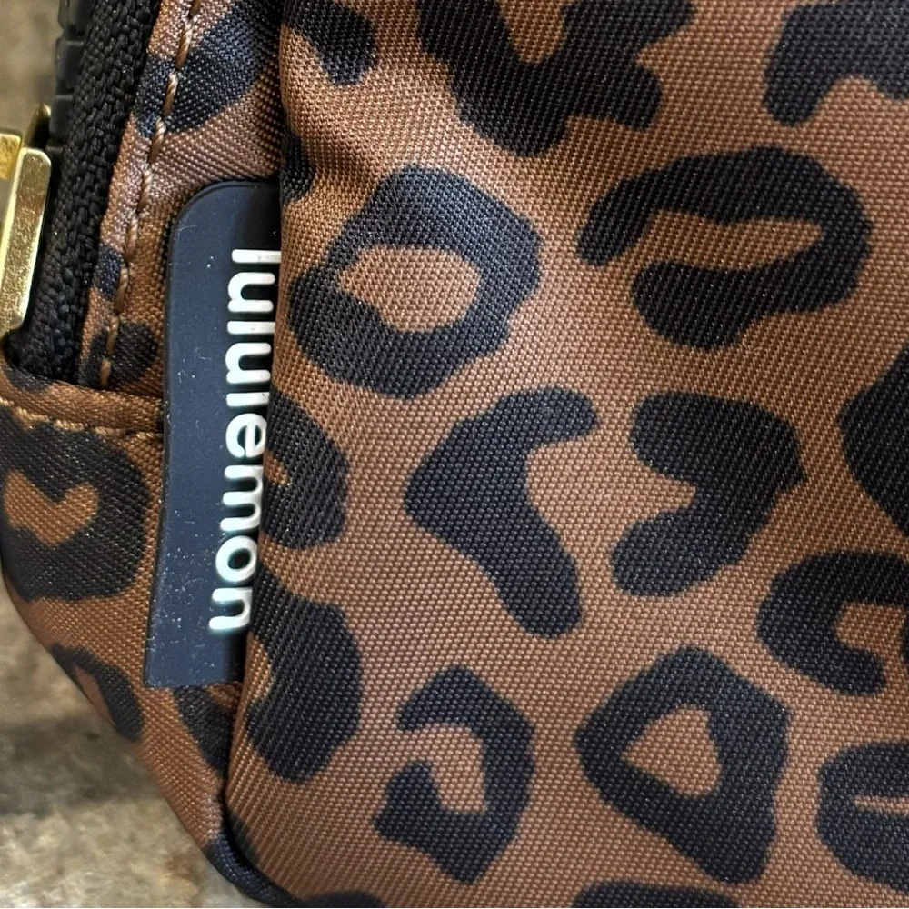 NWT Lululemon Everywhere Belt Bag Leopardo Shift Midi Desert Khaki/Night Brown - Picture 5 of 11